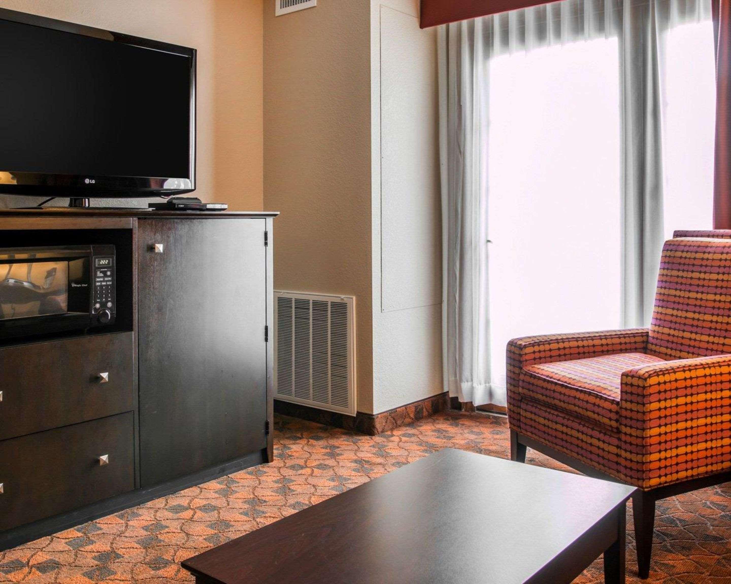 Comfort Inn & Suites And Conference Center Mount Pleasant Exteriér fotografie