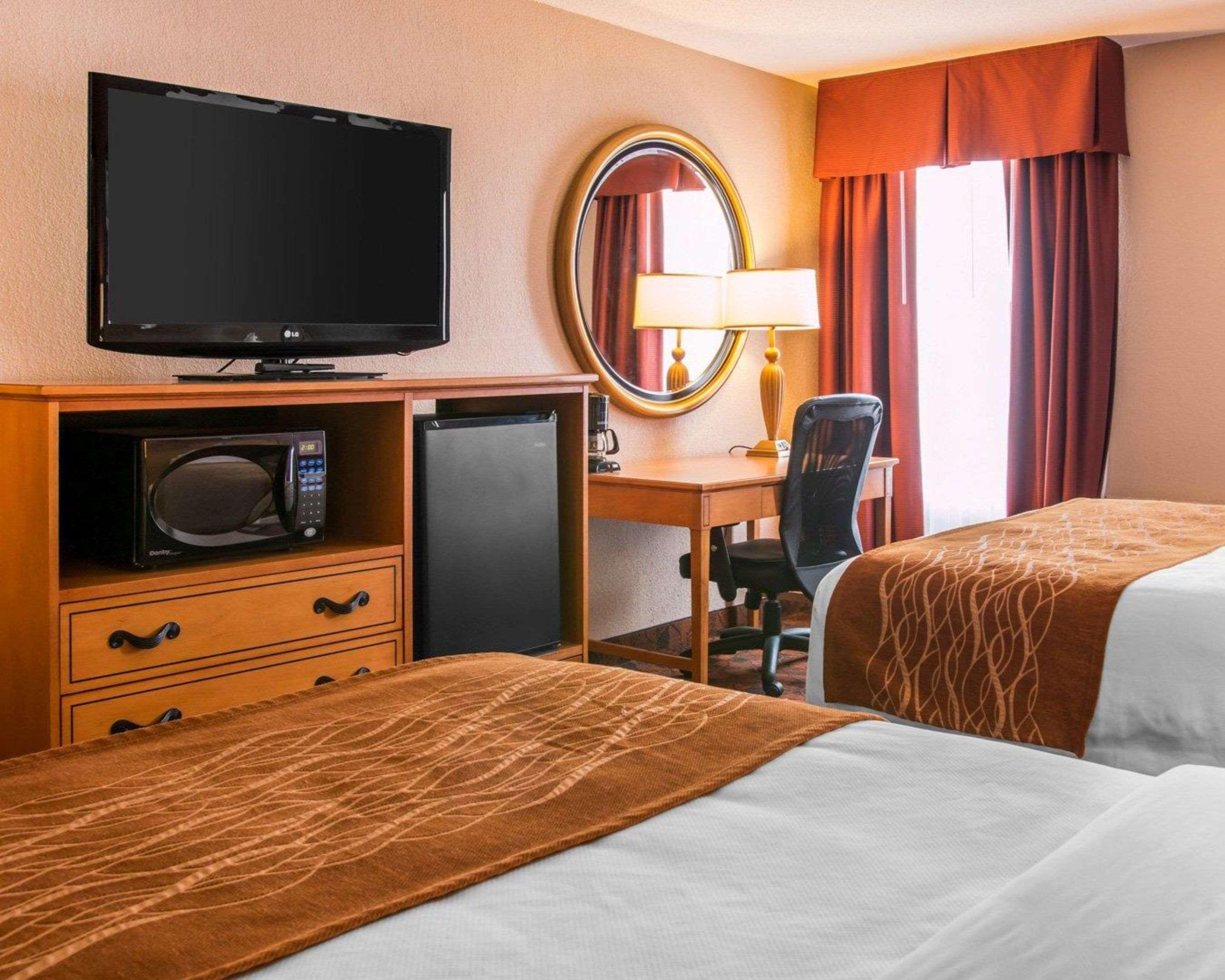 Comfort Inn & Suites And Conference Center Mount Pleasant Exteriér fotografie