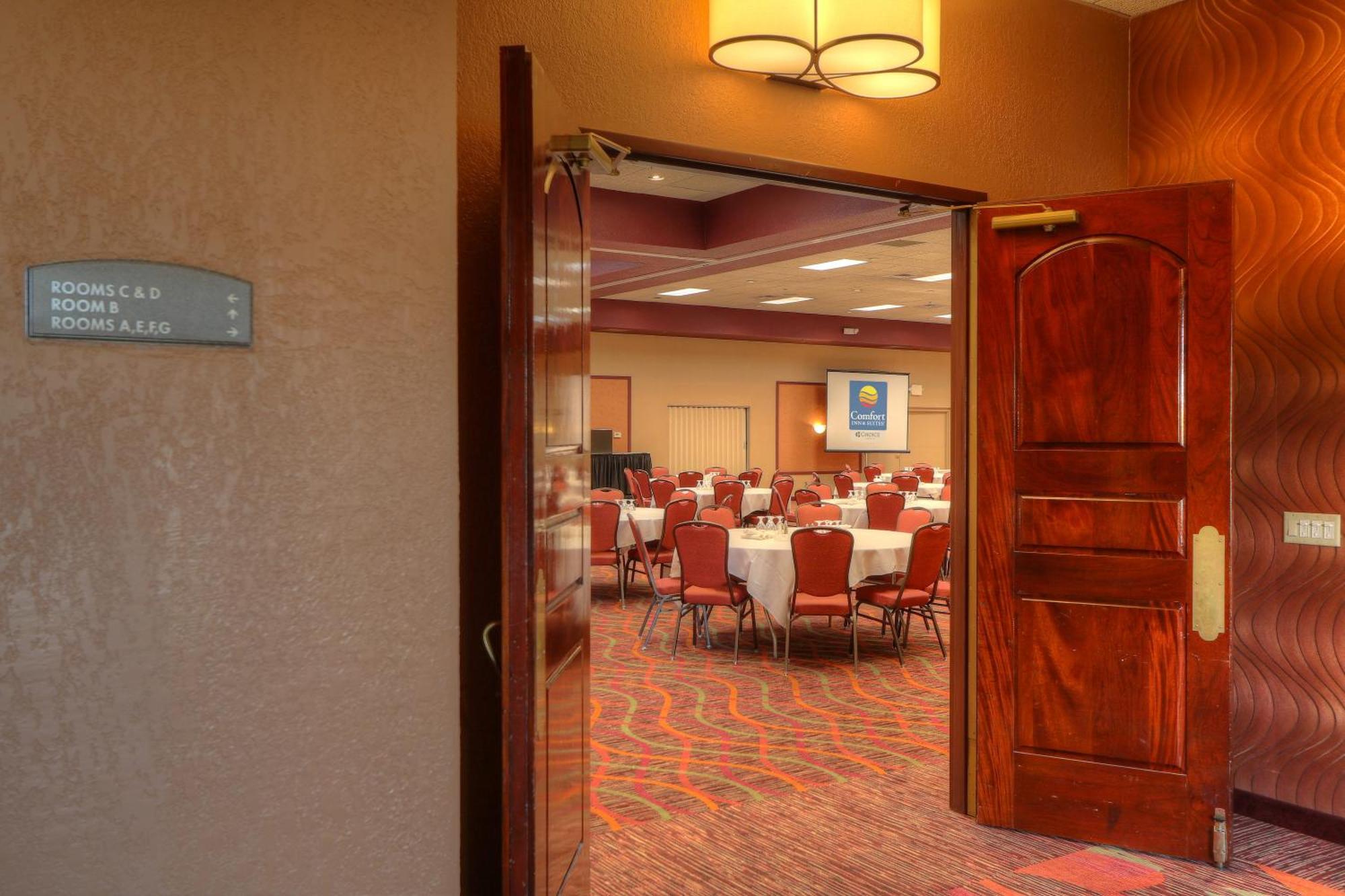 Comfort Inn & Suites And Conference Center Mount Pleasant Exteriér fotografie