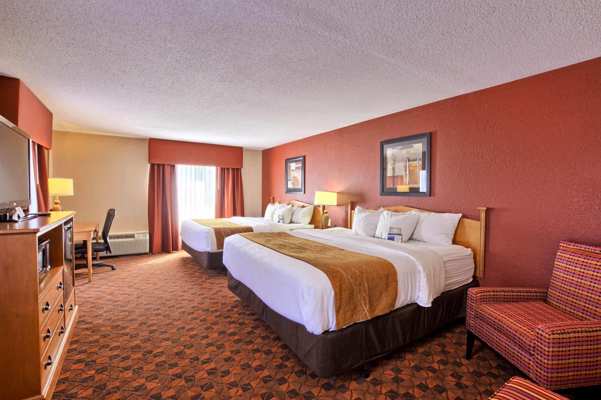 Comfort Inn & Suites And Conference Center Mount Pleasant Exteriér fotografie